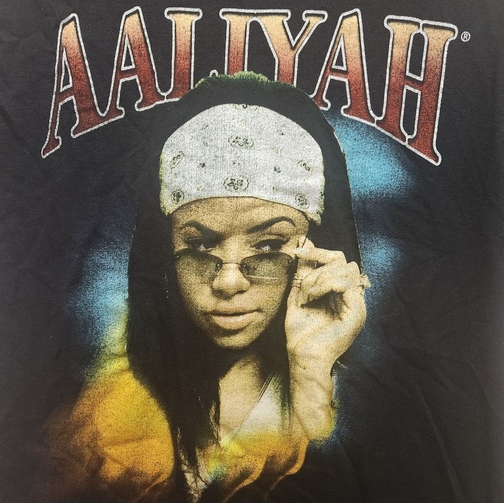 Aaliyah Mens L Black Portrait Graphic T Shirt R&B Hip Hop Music Rap Tee Cotton